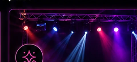 Uitgebreide feestverlichting boven een dansvloer